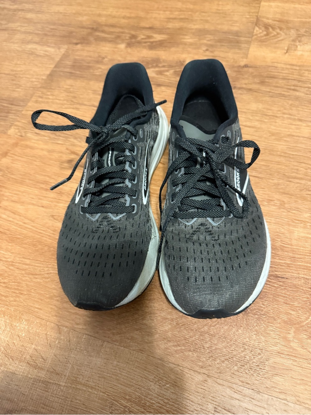 Brooks Men's Black and Grey Athletic Running Shoes